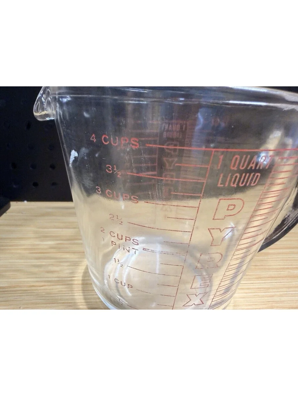 Vintage Pyrex 532 4 cup 1 Quart 32 oz Measuring Cup Red Block Letter D-Handle